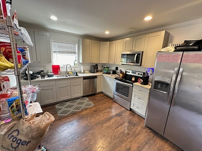 Building Photo - North Athens 5  BR Home - N Oconee Greenway Gem