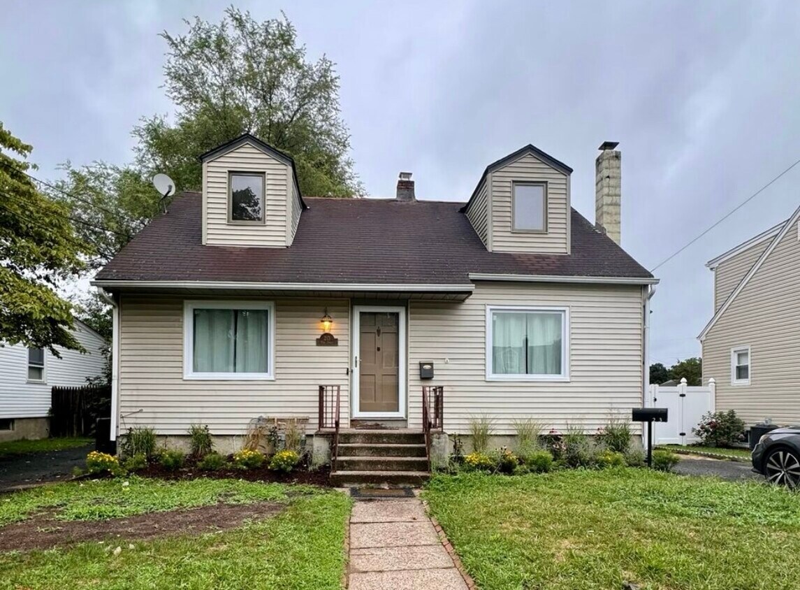 Primary Photo - 213 Pine St