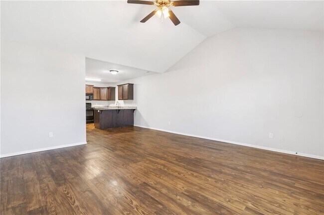 Building Photo - 103 Foxglove St