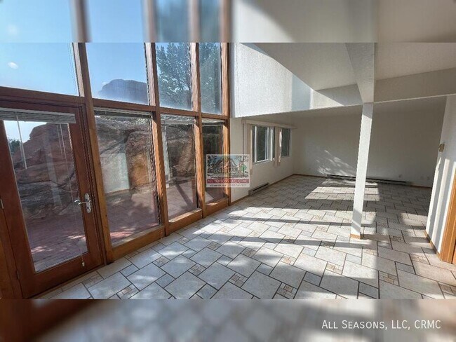 Building Photo - 127 Yale Ave