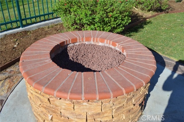 Foto del edificio - 16448 Los Coyotes St