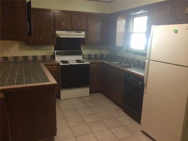 Building Photo - 110 S Mauvilla Dr