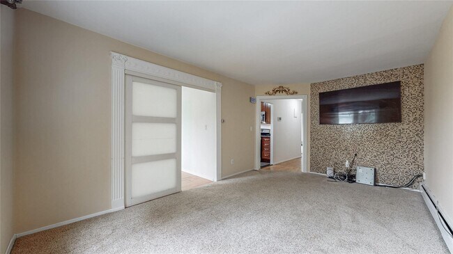 Building Photo - 56-25 Remsen Pl