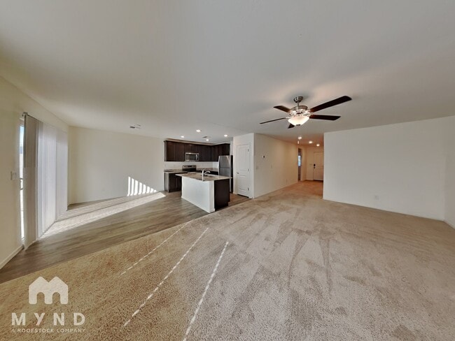 Building Photo - 282 S Oak St