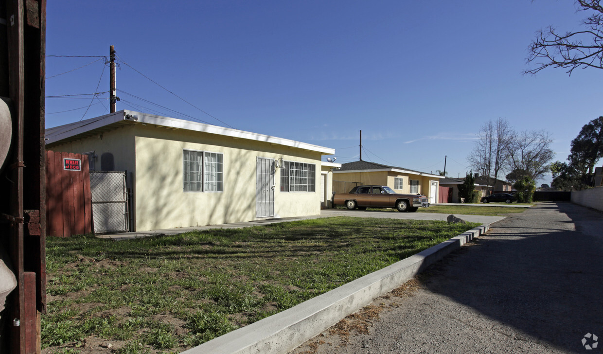 Primary Photo - Cottonwood Apartments