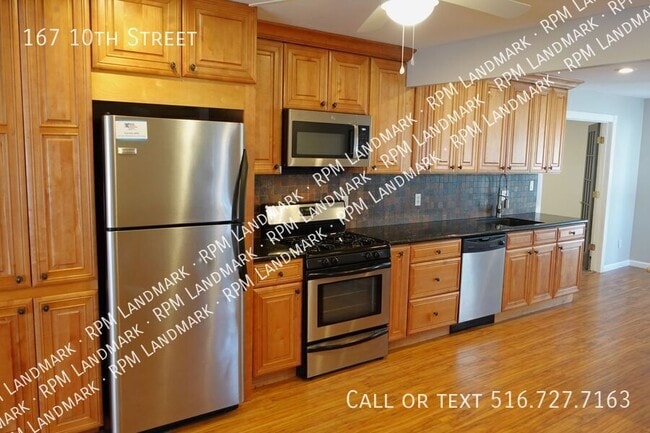 Building Photo - 167 10th St
