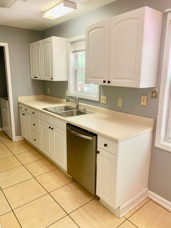 Building Photo - For Lease - 3 Bedroom 2 Bath Valley View!