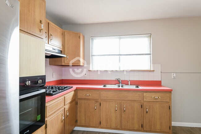 Building Photo - Fantastic 3bd/1.5ba home! Let yourself in!