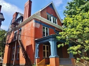 Building Photo - 5814 Wellesley Ave