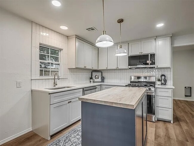 Foto del edificio - 3617 N Westmont St