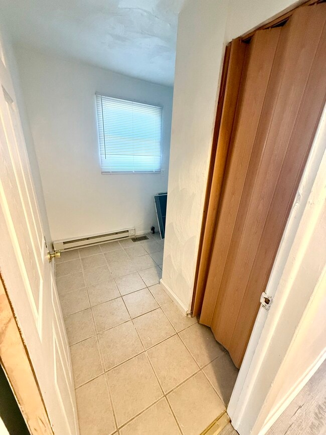 Foto del edificio - 1724 Selden Ave