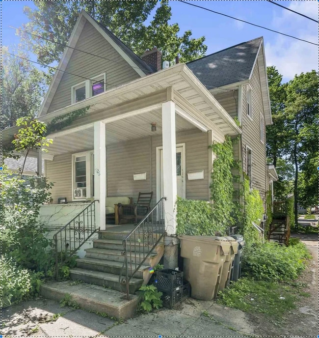 4BR/2BA near Tenney Park! - 1126 E Gorham St