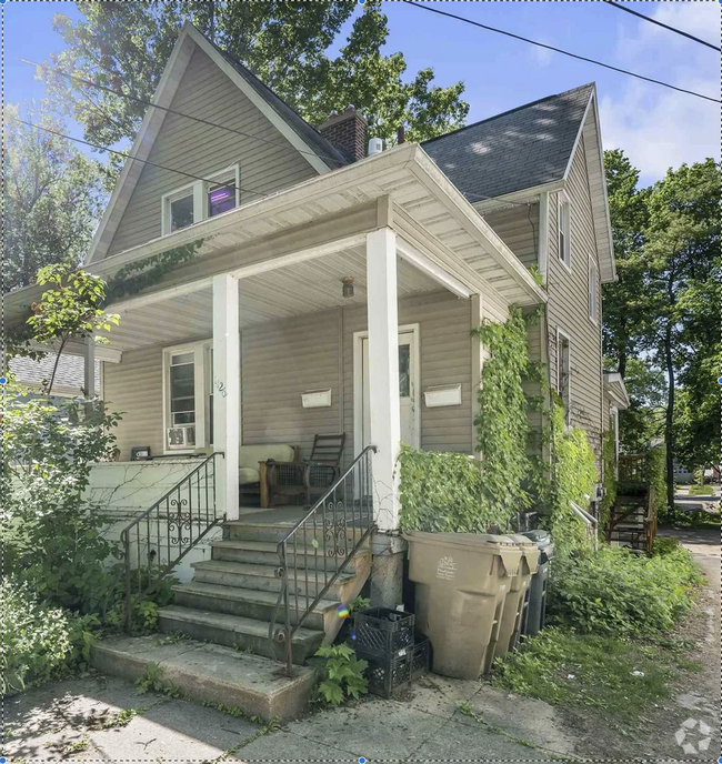 4BR/2BA near Tenney Park! - 1126 E Gorham St