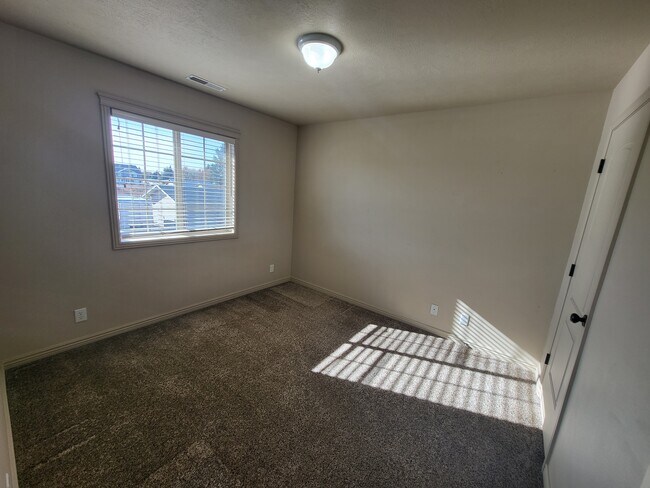Building Photo - 184 Stockham Blvd