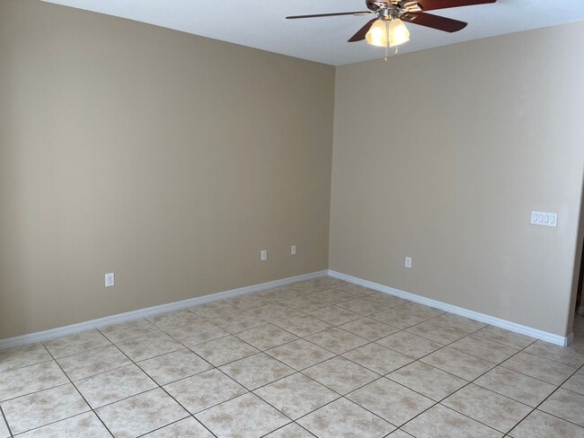 Building Photo - 2121 Victoria Glen Dr