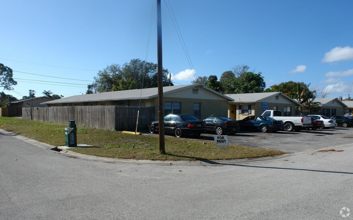 Building Photo - 500-520 89th Ave N