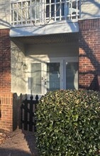 Building Photo - 1001 Brighthurst Dr