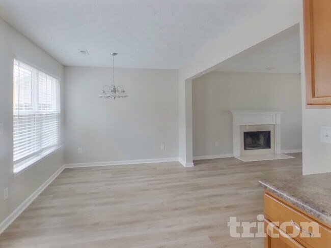 Foto del edificio - 4028 Deer Run Trce