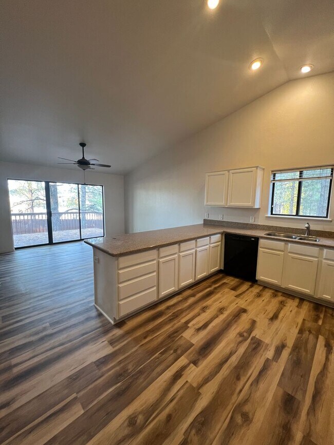 Building Photo - Ponderosa Trails - 4 bedroom house $3,975