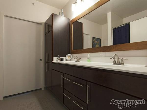 Building Photo - 1Br/1Ba - Lakeside!