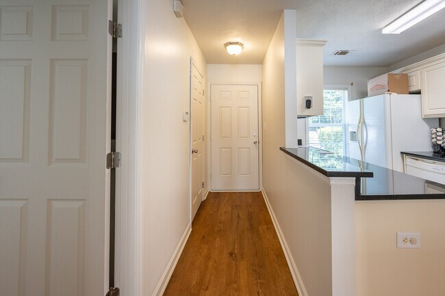 Foto del edificio - 1204 Longpoint Dr