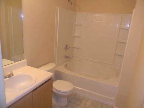 Building Photo - 10104 Fairington Ridge Cir