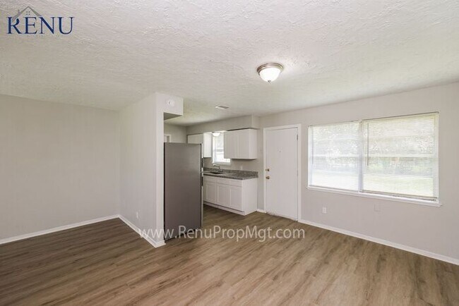 Foto del edificio - Now Available!
