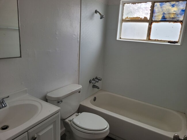 Photo - S Sunland Vista Apartment