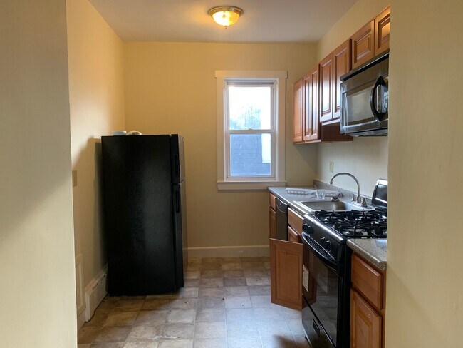 Building Photo - 1142 River St