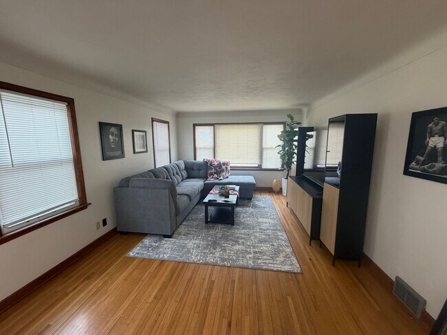 Foto del edificio - 1725 Randolph Ave