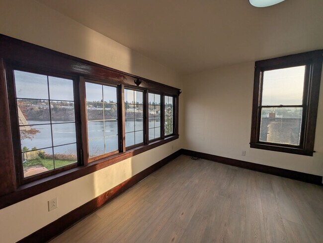 Building Photo - 11thStPl114(1-4)