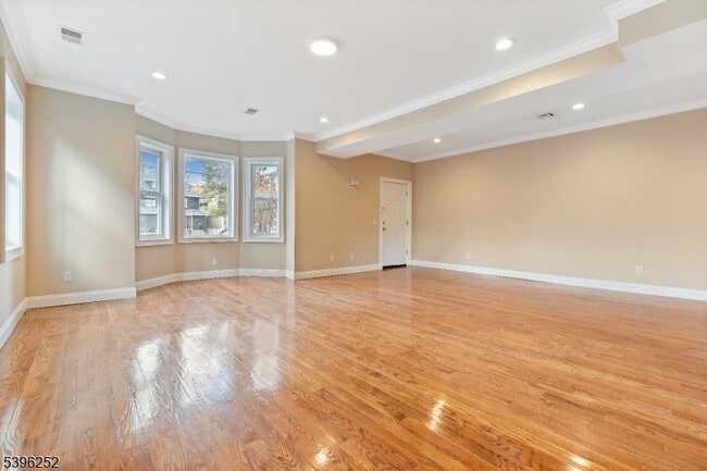 Building Photo - 57 Elm St