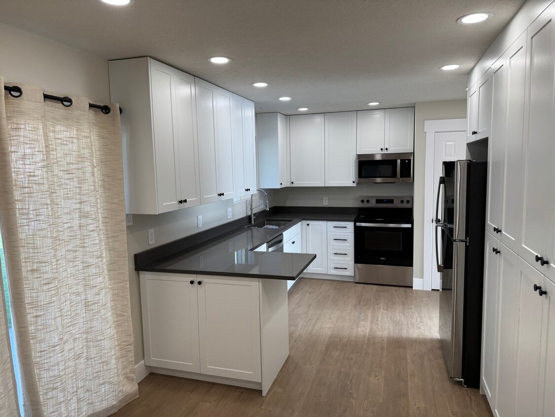 Kitchen - 825 S 650 E