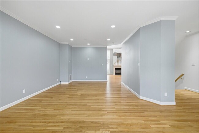 Foto del edificio - Elegant Corner-Lot Home with Spacious Living in Great Oak
