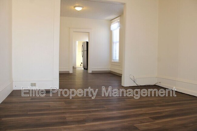 Foto del edificio - 326 W Routt Ave