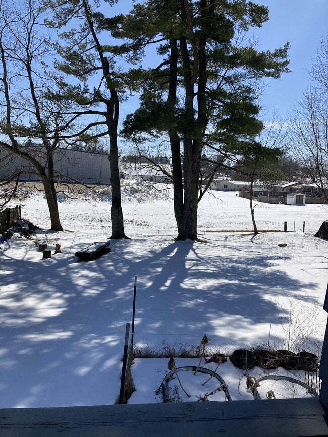 Building Photo - 121 W Maple St