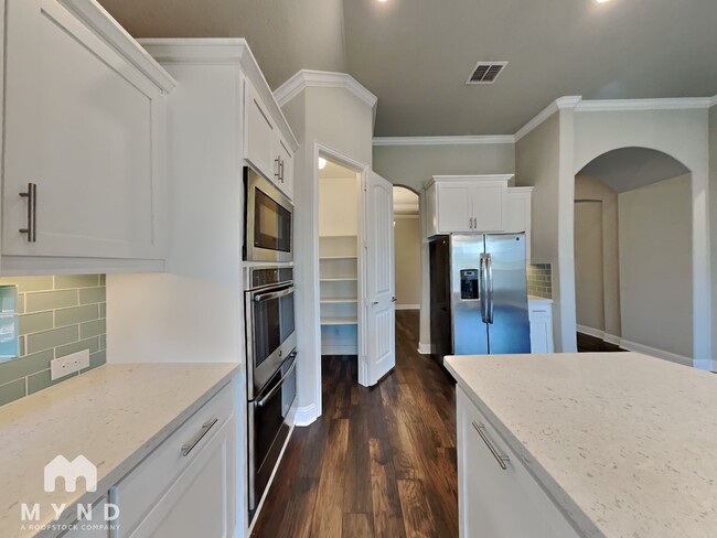 Foto del edificio - 523 Pineview Dr