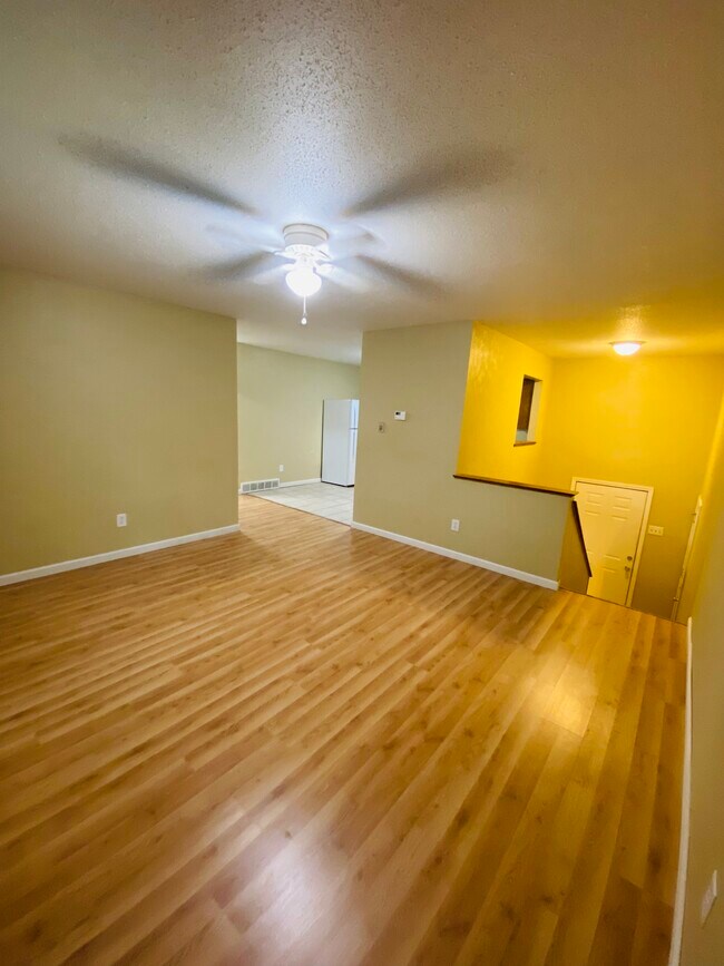 Building Photo - 1402 Amblewood Dr