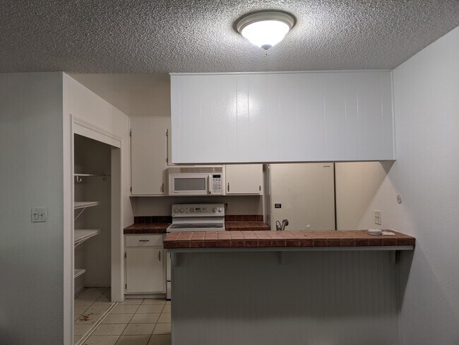 Building Photo - 2024 Benita Dr