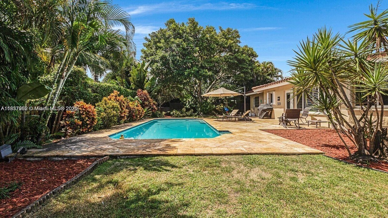 Foto principal - 2632 NE 30th St
