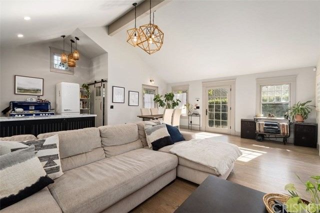 Foto del edificio - 7838 Goodland Ave