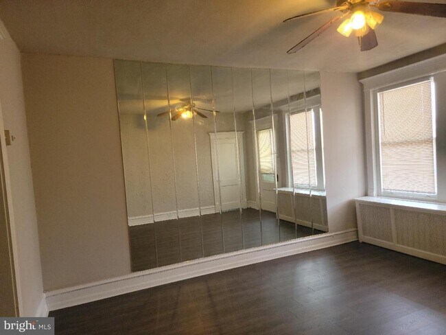 Foto del edificio - 5914 Carpenter St