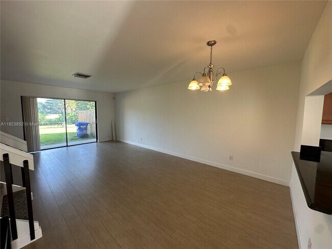 Foto del edificio - 10757 NW 11th St