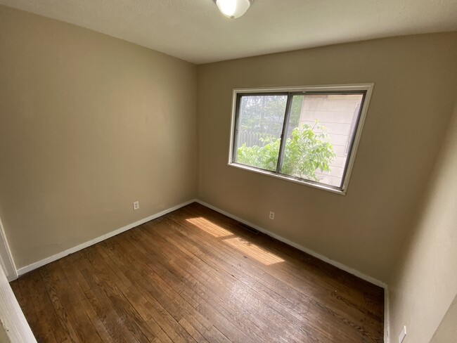 Building Photo - 1118 Emerson Ave