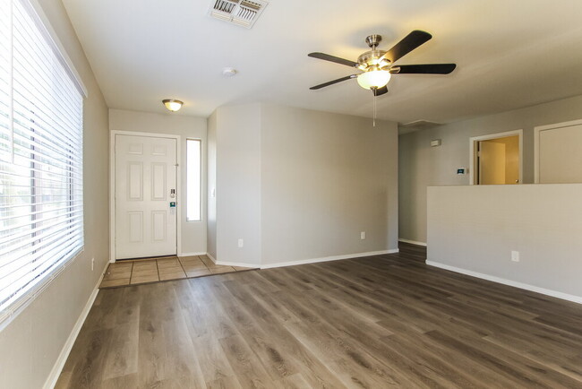 Building Photo - 10602 W Rosewood Dr