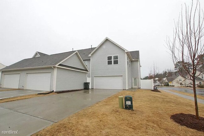 Building Photo - 393 Shakespeare Dr