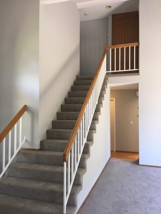 Building Photo - 20 Vista Road - 30% Rental Fee