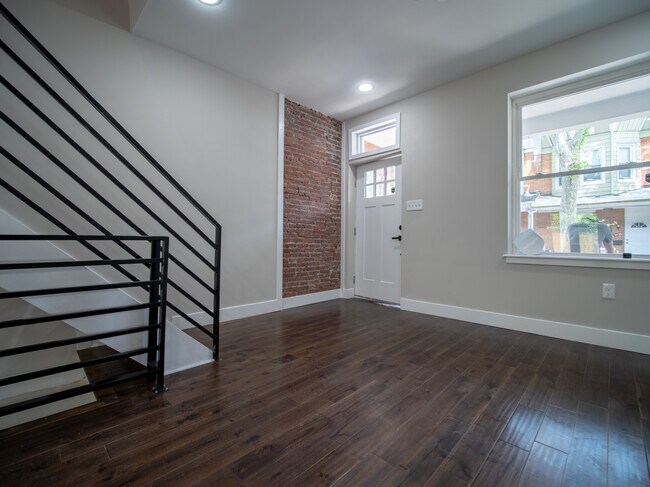 Building Photo - 2930 Nicholas St