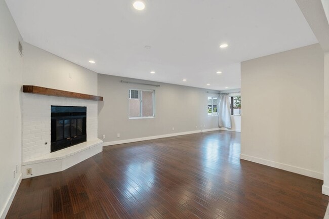 Foto del edificio - 1427 E 55th St