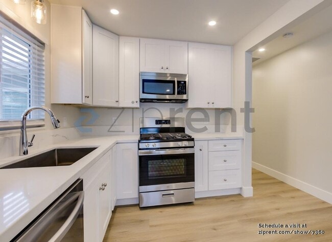 Building Photo - Unit C